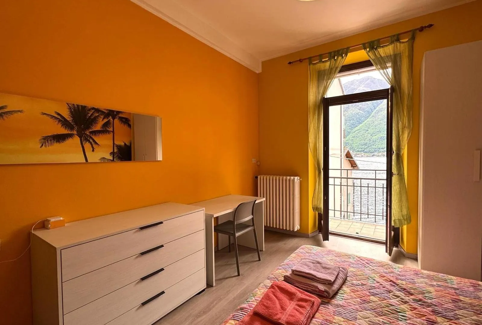 The Star - Apartment With Lake View Colonno 0*,  Itália